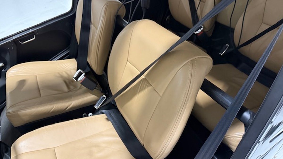 R44 Four-Seat Cabin