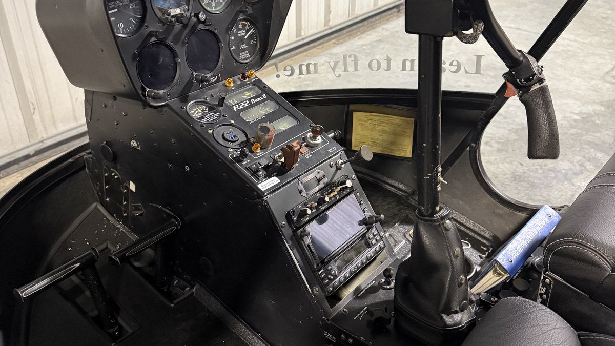 Robinson R22 Beta II — Cockpit